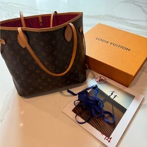 Neverfull MM Louis Vuitton handbag.